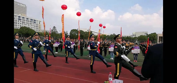 我院国旗班入场.jpg 我院国旗班入场.jpg